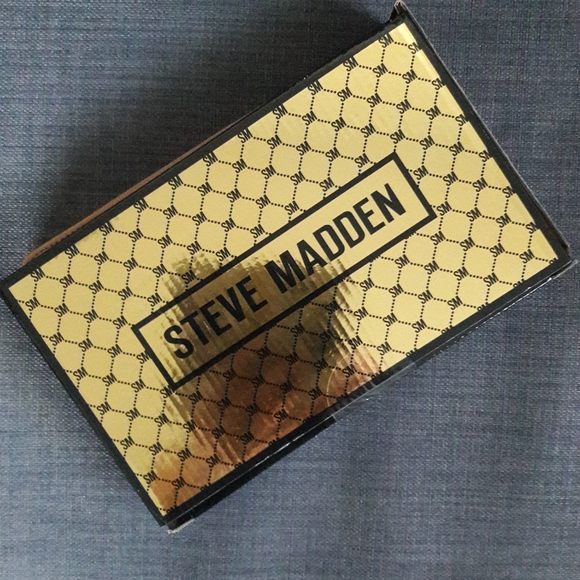 NWT STEVE MADDEN ZIP AROUND WALLET WRISTLET - Picture 6 of 7